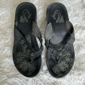 OluKai Pale Lio black wedge flip flops! Size 7. EUC!
